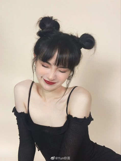 Long Hair With Bangs Drawing Reference, Two Buns Hairstyle, Black Hair Bun, Harajuku Hair, Donut Bun Hairstyles, Ulzzang Hair, Donut Bun, Chinese Hairstyle, Bun Hairstyle