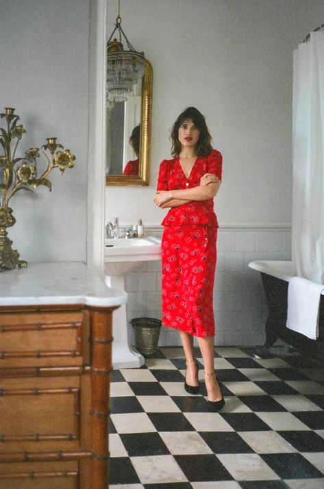 Jeanne Damas On Her Label, Rouje Jeanne Damas Apartment, Rouje Clothing, Jeanne Damas Style, What To Wear In Italy, Style Parisienne, Vogue France, Jeanne Damas, French Girl Style, French Girls