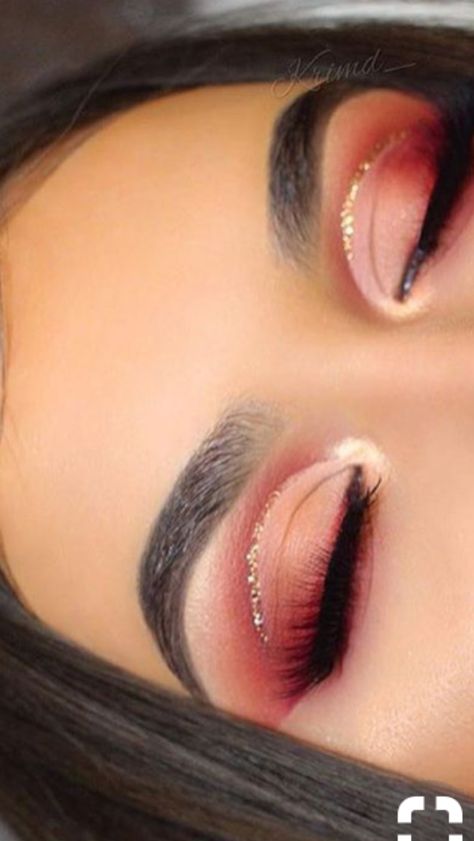 Maquillaje Cut Crease, Red Eyeshadow Makeup, Red Eyeshadow Look, Birthday Makeup Looks, Mascara Hacks, Cut Crease Eyeshadow, Red Eye Makeup, Makeup 2018, Cut Crease Makeup