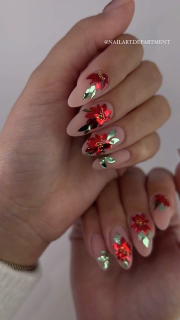 Siri | NAIL ARTIST & MENTOR | Siranush Ambartsumian on Instagram: "Christmas Poinsettia 🥰 #nailspiracy #nailartdepartment #christmasnails #xmasnailart #foilnails #structuredmanicure #gelmanicure #nailextention #hardgel" Christmas Poinsettia Nails, Pointsetta Nail Design, Poinsettia Nails, Xmas Nail Art, Holiday Nails Christmas, Foil Nails, Hard Gel, Christmas Poinsettia, Gel Manicure