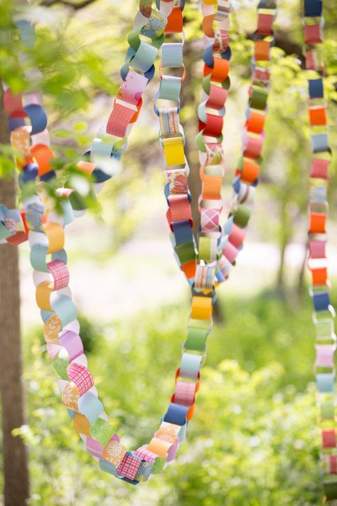 paper chain ceremony decor  Photography by http://shanewelch.com, Event Planning by http://naturallyyoursevents.com Festival Themed Party, Idee Babyshower, Deco Champetre, Party Girlande, Paper Chain, Paper Streamers, Festival Theme, Heart Diy, Paper Chains