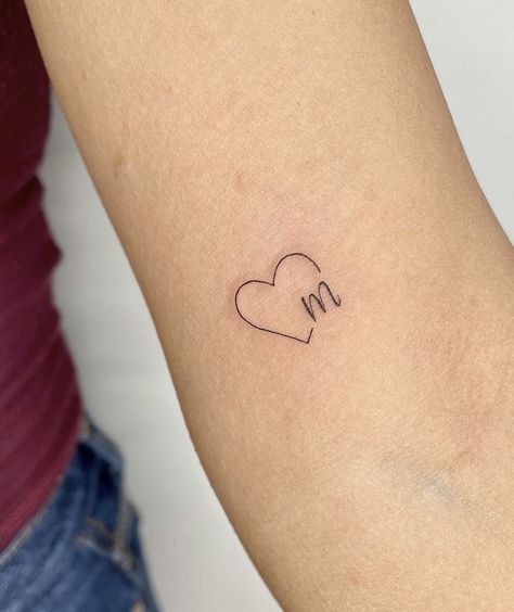 R Tattoo Letter Initial With Heart, Small C Tattoo, Initals Tattoo Fonts, Heart Tattoo With Initials, Love Heart Tattoo, M Tattoos, C Tattoo, Geniale Tattoos, Initial Tattoo