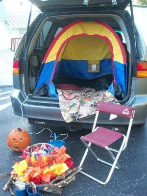 Camping themed Trunk or Treat Diy Trunk, Church Trunk, Trunker Treat Ideas, Trunk Or Treat Ideas, Hallowen Ideas, Family Fun Night, Treat Ideas, Creative Activities For Kids, Camping Theme