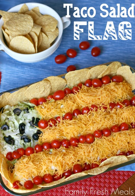 Easy Taco Salad Flag Perfect for Memorial Day or 4th of July! Salad Coleslaw, Memorial Day Foods, Taco Salads, Patriotic Food, 4th Of July Food, Family Fresh Meals, Salad Easy, Taco Dip, 4th Of July Desserts