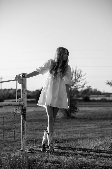 white dress and cowboy boots Wedding Reception Dress With Cowgirl Boots, Dress And Cowboy Boots Photoshoot, Cowgirl Boot Senior Pictures, Country Birthday Pictures, Cowboy Boot Senior Pictures, Cute Photos Ideas Instagram, Short Wedding Dress Cowboy Boots, Senior Picture Ideas Black And White, Cowboy Boots Senior Pictures