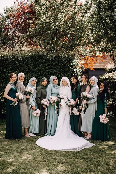 Muslim Bride with Bridesmaids in Green Dresses Wedding Green Bridesmaid Dresses, Bridesmaid Muslim, Bride With Bridesmaids, Hanging Wisteria, Blue Bridesmaid Dresses Short, Bridesmaid Dresses Indian, Garden Wedding Bridesmaids, Bridesmaid Photoshoot, Indian Bridesmaid Dresses