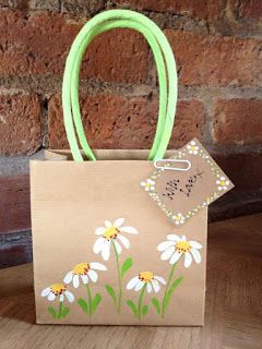 Paper Bag Ideas, Paper Bag Decoration, Paper Bag Design, Decorated Gift Bags, Decorated Bags, Gift Bags Diy, Painted Bags, Creative Gift Wrapping, Diy Gift Wrapping