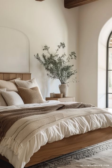 Organic Modern Bedroom: 20 Stylish Ideas to Transform Your Sleep Space - Styling Her Life Neutral Main Bedroom, Model Home Bedroom Ideas, Organic Modern Bed Room, Natural Elements Bedroom, Lived In Bedroom Aesthetic, Modern Bedding Layered, Organic Luxury Bedroom, Organic Aesthetic Home, Organic Modern Apartment Aesthetic