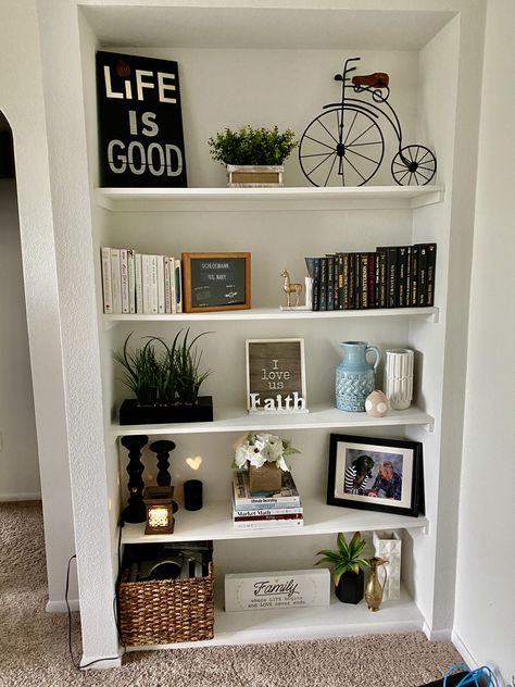 White Book Shelf Decor Living Room, Book Shelf In Office Room, 2 Shelf Bookcase Decor, Big Bookshelf Decor, Decorate Small Bookshelf, Top Of Shelf Decor Living Room, Book Shelf Decor Ideas Bedroom, Home Decor Ideas Bookshelves, Built In Wall Shelf Decor