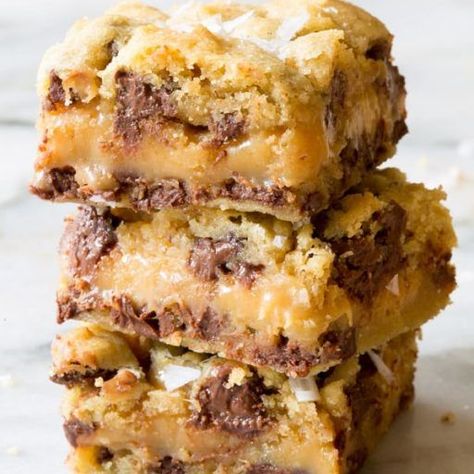 Carmel Chocolate Chip Cookies, Caramel Chocolate Chip Cookie Bars, Caramel Chocolate Chip Cookie, Caramel Cookies Bars, Caramel Chocolate Chip Cookies, Chocolate Chip Bars, Caramel Bars, Chocolate Chip Cookie Bars, Salted Caramel Chocolate