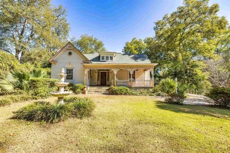 1920 Folk Victorian house in Eatonton, Georgia - $298k | Old Houses USA Ornate Staircase, Victorian Houses For Sale, Folk Victorian House, Eatonton Georgia, Folk Victorian, Victorian Farmhouse, Victorian Houses, Victorian House, Plank Flooring