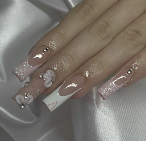 Acrylic Nails Coffin Pearl Pink, Short Acrylic Nails Designs With Initial, Acrylic Nails With His Initial, Acrylic Nails W Initials, Short Pink Acrylic Nails With Initial, Pink Nails With Initials Acrylic, Initial Nails Ideas, A On Nails Initial, Nails With Initials Acrylic Almond