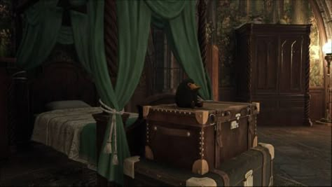 Slytherin Dorm Room Hogwarts Legacy, Slytherin Dorm Room Aesthetic, Slytherin Common Room Bedroom, Slytherin Dorms, Slytherin Bedroom Aesthetic, Slytherin Dorm Room, Hogwarts Dorm Room, Slytherin Bedroom, Hogwarts Dorm