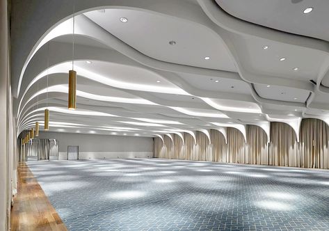 Ballroom Design Interior Modern, Ballroom Interior Design Modern, Auditorium Ceiling Design, Convention Hall Interior, Ballroom Design, Modern Ballroom, Gypsum Ceiling Design, Auditorium Design, Modern Restaurant Design