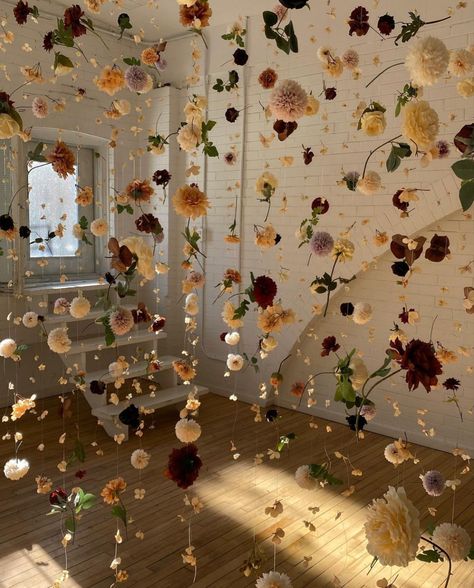 Floating Flower Garland, Flower Wall Curtain, Wedding Flower Curtain, Falling Roses Ceiling, Bride Room Decoration Ideas With Flowers, Hanging Flowers Aesthetic, Floating Floral Backdrop, Hanging Flowers On Wall, Floating Flowers Wedding