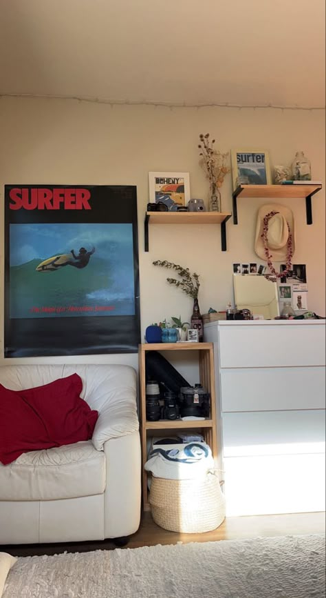 Surfer Boy Bedroom, Vintage Surf Room, Summer Room Inspiration, Surf Bedroom Aesthetic, Surf Bedroom Ideas, Surfer Room Ideas, Surfer Bedroom Aesthetic, Room Inspo Beachy, Heart Templates Free Printables