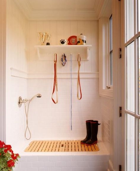 12 GENIUS MUDROOM DOG WASH STATION IDEAS FOR PET LOVERS - Hey, Djangles. Traditional Laundry Room, Country Laundry Rooms, Laundry Room/mud Room, Dog Washing Station, Mudroom Laundry Room, Dog Wash, Dog Shower, Dog Rooms, Dog Bath