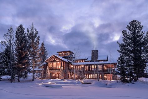 Montana Lodge, Luxury Chalet Interior, Montana Winter, Cozy Houses, Sky Home, Big Sky Montana, Vacation Cabin, Adventure Hiking, Winter Cabin