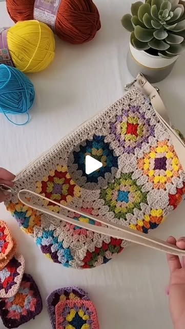 Granny Square Clutch, Colorful Granny Square, What Do, Do You, Crochet Lovers, Craft Lovers, Crochet Bags, Crochet Motif, Granny Square