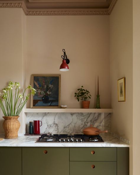 Pretty plaster – Ranging from taupe and cream tones to earthy pink hues, this neutral will always be delightful. . ‘We wanted a warm mood to counteract the hard surfaces in this kitchen,' says interior designer, @laurastephensid. 'This was achieved using Hammock by @littlegreenepaintcompany on the walls and a darker color, Mink by @paintandpaperlibrary, on the ceiling, which helps to draw the room in.’ . Photography by @boz_gagovski . #homesandgardens Plaster Pink Kitchen, Pink Walls Green Trim, Neutral Pink Kitchen, Setting Plaster Kitchen, Dusty Rose Walls, Kitchen Taupe, Setting Plaster, Cream And Wood Kitchen, Cream Colored Kitchens