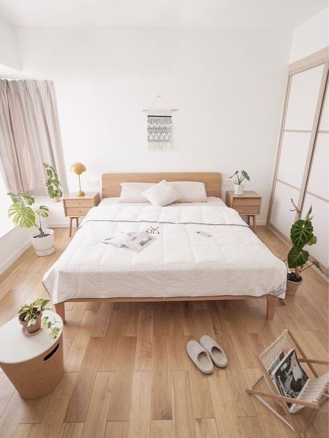 Rented House Decor, Bedroom Korea, White Minimal Bedroom, Moving Out List, Muji Room, Muji Bedroom, Oak Wood Furniture, Scandinavian Bedroom Decor, Minimal Bedroom