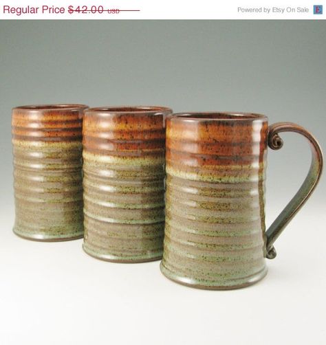 SALE - Holiday Finale Pottery Stein, HUGE Beer Mug, Männlich32 Ounce Tankard, ONE Honey Brown and Sage Green Stein, Ready To Ship. $37.80, via Etsy. Ceramics Mugs, Ceramic Cutlery, Ceramic Stein, Pottery Projects, Ceramic Glaze Recipes, Budget Decorating, Pottery Pot, Pottery Painting Designs, Hand Thrown Pottery