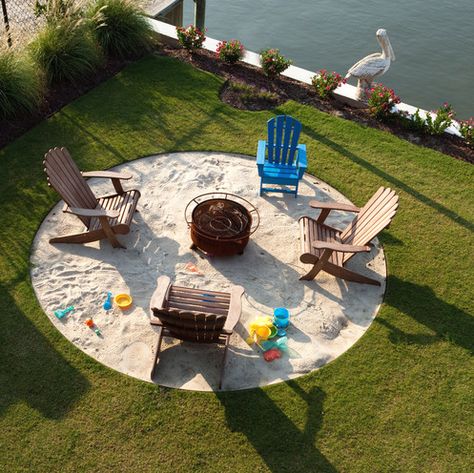 Backyard Fire Pit Ideas Inspired by Beach Bonfires: http://beachblissliving.com/beach-bonfire-in-backyard-fire-pit-ideas/ Bonfire Pit, Diy Fire Pit Ideas, Kid Friendly Backyard, Bonfire Pits, Backyard Bonfire, Backyard Beach, Casa Country, Beach Bonfire, Diy Fire Pit