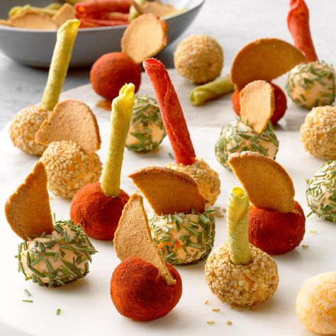 Mini Cheese Balls Recipe, Housewarming Party Food, Mini Cheese Balls, Christmas Finger Foods, Superbowl Appetizers, Finger Foods Easy, Quick Appetizers, Cheese Ball Recipes, Holiday Snacks