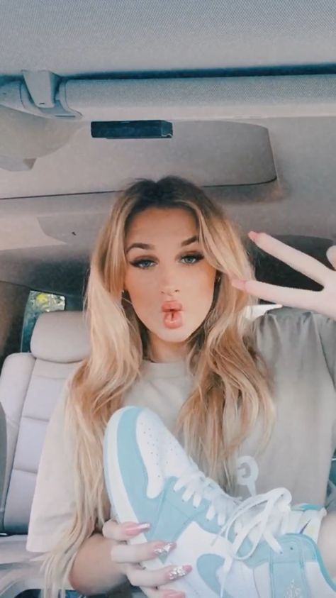 Madi Aesthetic, Madison Williams, Tiktok People, Madi Monroe, Tiktok Famous, Hype House, Rp Ideas, Tik Tokers, Charlie Damelio