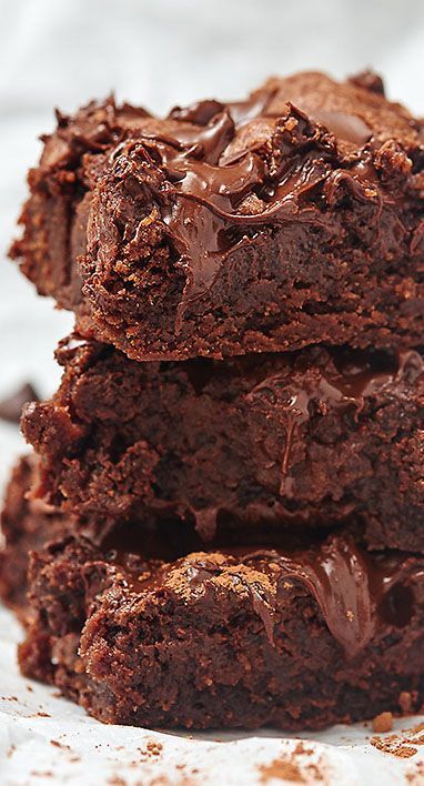 The perfect fudgy, chocolatey, gooey, thick brownies you'll ever taste. Plus, you only need one bowl to make them! Thick Brownies, Popular Everything, Blondie Recipes, One Bowl Brownies, Resep Brownies, God Mat, Monkey Bread, Dessert Bar, Yummy Sweets