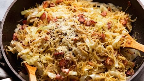 12-Minute Fried Cabbage With Noodles and Bacon Recipe | Epicurious Cabbage With Noodles, Vermicelli Pasta, Fennel Pasta, Fried Cabbage Recipes, Cabbage And Noodles, Bacon Fried Cabbage, Cabbage And Bacon, Bacon Recipe, Recipetin Eats