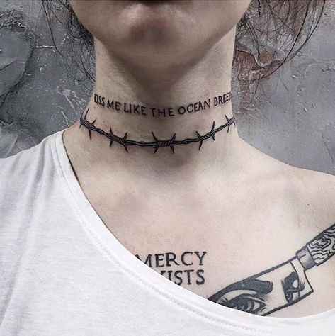 Tato Grunge, Collarbone Tattoos, Aesthetic Tattoo Ideas, Barbed Wire Tattoos, Emo Tattoos, 15 Aesthetic, Tattoos For Men And Women, Collarbone Tattoo, The Best Aesthetic