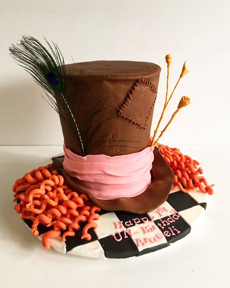 Mad Hatter cake Mad Hatter Cake, How To Cake, Alice In Wonderland Cakes, Bolo Minnie, Mad Hatter Hat, Hat Cake, Alice In Wonderland Birthday, Cake Stuff, Disney Cakes