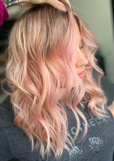 Peach Highlights Hair, Peach Hair Color, Peach Hair Colors, Gold Balayage, Rose Gold Balayage, Hair Color Blonde Highlights, Rose Gold Highlights, Pink Blonde, Pink Blonde Hair