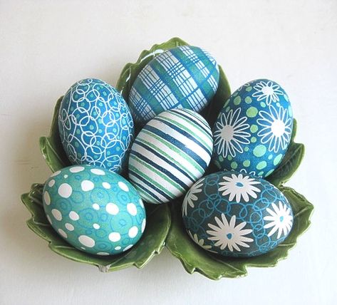 Ukraine Eggs, Cool Easter Eggs, Painted Chicken, Pysanky Eggs Pattern, Egg Ornaments, Easter Board, Painted Eggs, Easter Egg Ornaments, Decorated Eggs