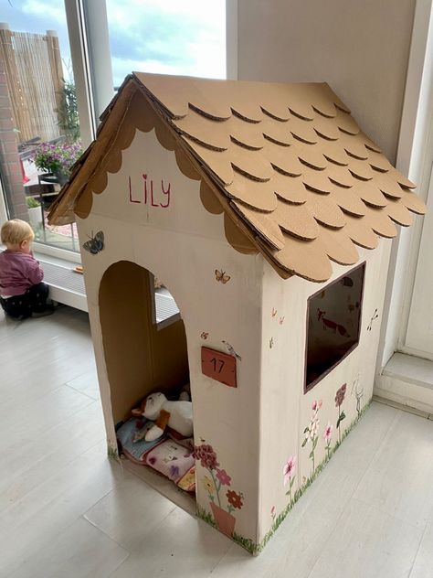 Cardboard Houses For Kids, Quality Time With Kids, Cardboard Box Houses, Diy Box Crafts, Cardboard Crafts Kids, Cardboard Dollhouse, Carton Diy, Cardboard Cat House, Cardboard Playhouse