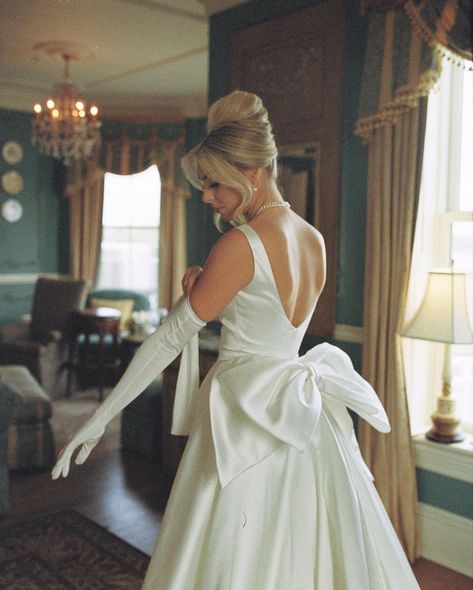 A moment for the gorgeous bride 🤍 Dress: @pninatornai Planner: @mostvaluablebridesmaid Photographer: @_anastasiaphotography.org_ Second… | Instagram Wedding Dress Gloves, Bride Gloves, Wedding Dresses Cinderella, Stylish Wedding Dresses, Pretty Wedding Dresses, Cute Wedding Dress, Bridal Dress Fashion, Dream Wedding Ideas Dresses, Classic Wedding Dress