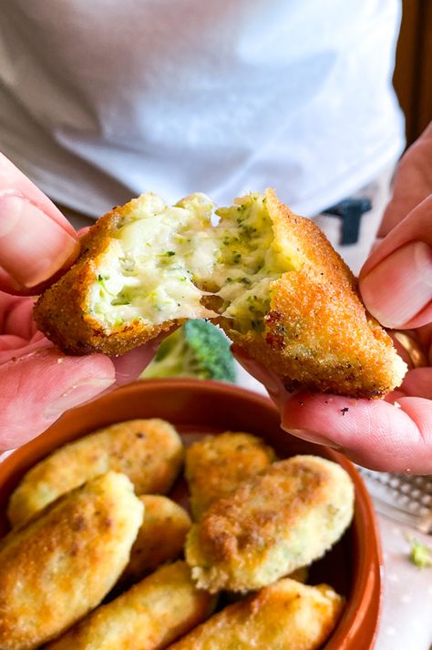 Croquettes Recipe Vegetarian, Vegetarian Croquettes, Broccoli Croquettes, Veg Croquettes, Brocoli And Cheese, Vegetable Croquettes, Cheese Croquettes, Croquettes Recipe, Broccoli And Potatoes