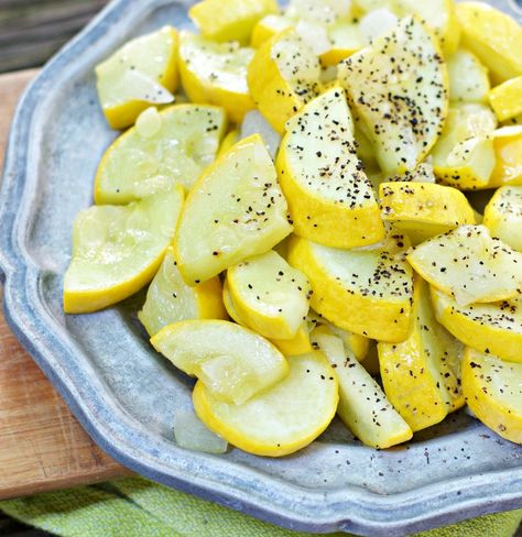 Yellow Zucchini Recipes, Sauteed Yellow Squash, Vidalia Onion Recipes, Cooking Yellow Squash, Sauteed Squash, How To Cook Squash, Praline Cake, Yellow Squash Recipes, Onion Recipes