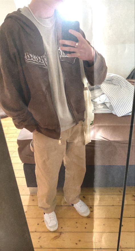 Brown Zip Up Outfit Men, Brown Zip Up Hoodie Outfit Men, Trendy Male Outfit, Basic Male Outfit, Brown Hoodie Outfit Men, Brown Zip Up Hoodie Outfit, Brown Jacket Outfit Men, Grunge Male Outfits, Hoodie Men Outfit