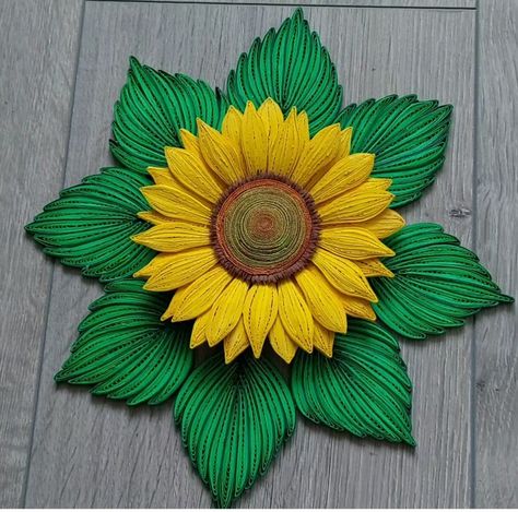 Paper Art Pattern, Quilled Sunflowers, Quiling Paper Art, Quilling Flowers Tutorial, Diy Sunflower, 3d Sunflower, Sunflower Shorts, Giant Sunflower, Paper Quilling Flowers