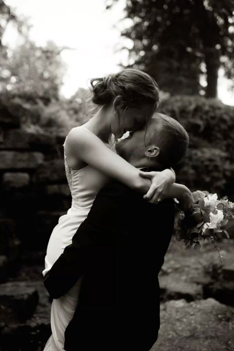 Serious Bride And Groom Photos, Wedding Pictures Poses Bride And Groom Cute Ideas, Bridal And Groom Poses, Simple Wedding Poses Couple, Bride Behind Groom Wedding Photos, November Wedding Pictures, Wedding Photos Short Groom, Taller Bride Than Groom Photo Ideas, Wedding Poses For Tall Groom Short Bride