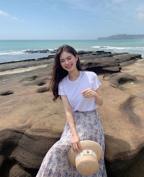 Style Pantai Korea, Outfit Pantai Korea, Korean Summer Outfits Beach, Beach Outfit Korean Style, Simple Beach Outfit Ideas, Outfit Mantai, Classy Beach Outfit, Korea Dress, Everyday Fashion Outfits