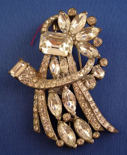 Vintage Costume Jewelry Price Guide: Eisenberg Originals Fur or Pin Clip Vintage Jewelry Ideas, Vintage Jewelry Antique, Antique Costume Jewelry, Vintage Rhinestone Jewelry, Walmart Jewelry, Vintage Jewelry Crafts, Vintage Jewelry Art, Antique Brooches, Price Guide