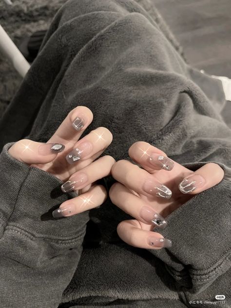 Grey Korean Nails, Yoongi Nails Ideas, Gray Nails Aesthetic, Grey Nails Aesthetic, Bunny Nails, Asian Nails, Korean Nails, Gray Nails, Dark Nails