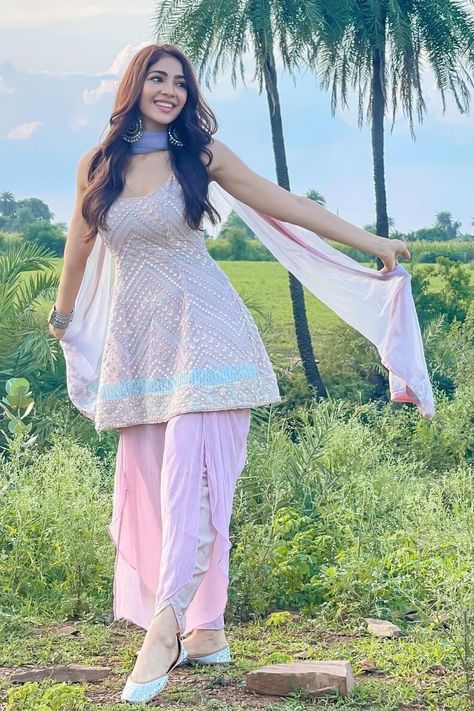 Yogita Bihani Inspired Glamorous Outfits And Looks Yogita Bihani, Punjabi Dress Design, New Suit Design, Suits For Women Indian, Patiyala Dress, Indian Bridesmaid Dresses, Trendy Outfits Indian, Indian Bride Outfits, Glamorous Outfits