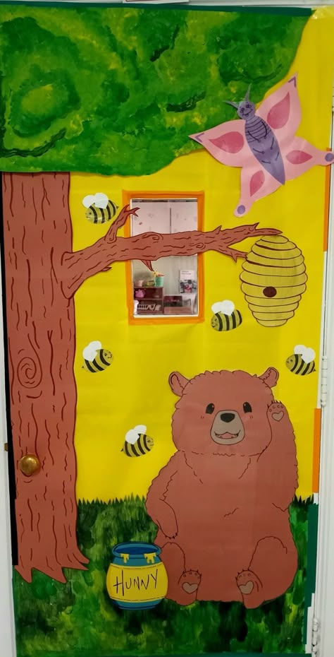 Bear Door Decorations Classroom, Brown Bear Classroom Theme, Bear Classroom Decorations, Bear Classroom Theme, Bear Bulletin Board Ideas, Preschool Door Decorations, Winter Door Decorations Classroom, Bears Preschool, Preschool Door