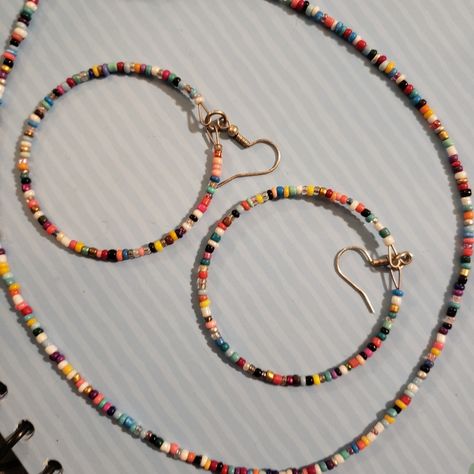 Beautiful Multicolored Beaded Necklace And Earrings. I Bought These From Somebody Who Made Me A Set And They Have Lasted 5 Years. They Are Amazing And Wonderful Quality! Celtic Knot Necklace, Vintage Stud Earrings, Faceted Bead Necklace, Stackable Rings Silver, Acrylic Ring, Pumpkin Earrings, Bear Necklace, Black Choker, Rope Necklace