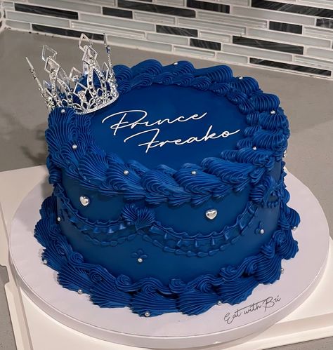 Absolutely love this velvety royal blue 💙 16 Cakes Birthday Sweet Sixteen, Blue Cake Ideas Birthday Simple, Cake Designs Birthday Blue, 15 Birthday Ideas Cake, Blue Heart Birthday Cake, Blue Heart Cake Birthday, Royal Blue And Silver Cake, Birthday Decoration Ideas Blue, Birthday Cake Royal Blue