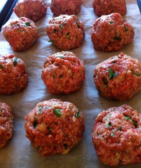 Baked Meatball Recipe, Baked Meatballs, Idee Pasto Sano, Kebabs, Meat Lovers, Ground Pepper, Meatball Recipes, Beef Dishes, 2 Eggs